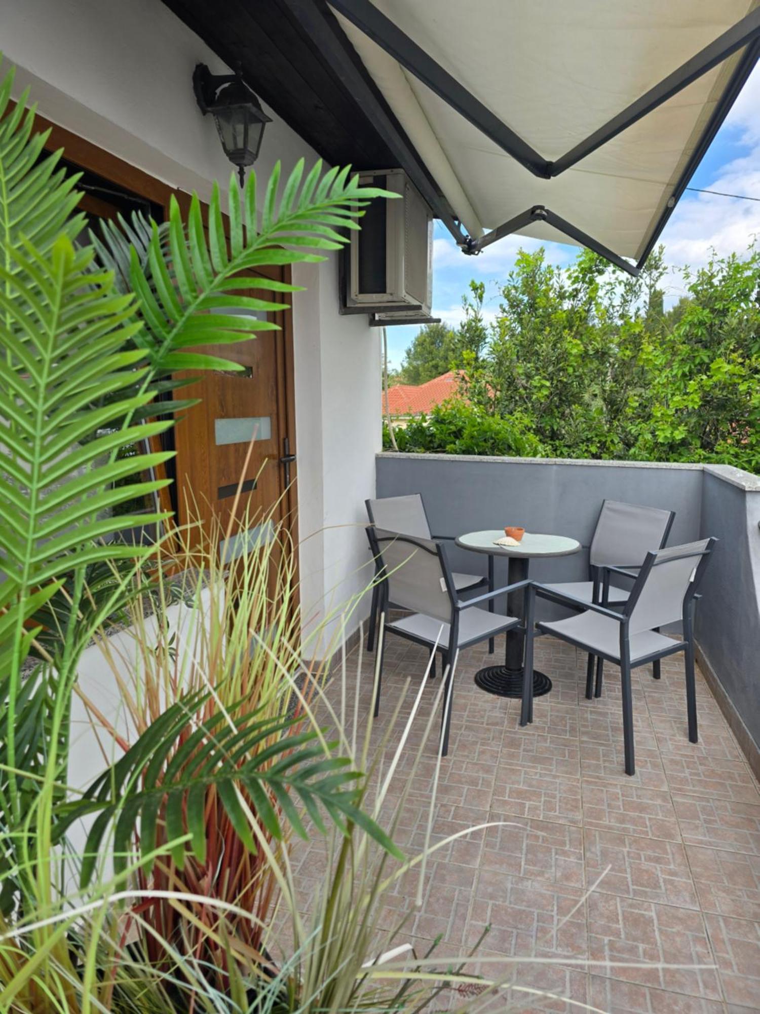Apartments Lola Biograd Na Moru Extérieur photo
